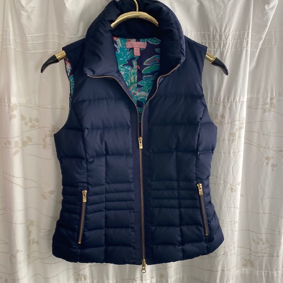 LILLY PULITZER Elana Puffer Vest Navy. Small - Picture 1 of 8